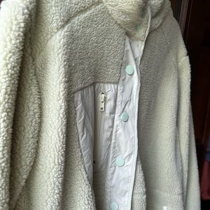 Pink Lily women’s Sherpa jacket. Size xxxl. Light green color.